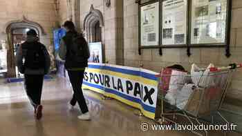 Arras : les premiers dons affluent dans les points de collecte pour l'Ukraine - La Voix du Nord