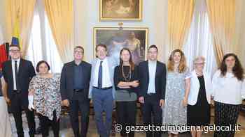 Modena. Muzzarelli e assessori, stipendi su del 45% Per il sindaco 5mila euro, 3mila alla giunta - La Gazzetta di Modena