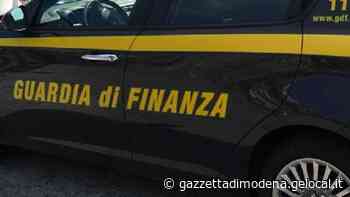Modena, finanza arresta spacciatore nigeriano con otto etti di droga e tremila euro in contanti - La Gazzetta di Modena