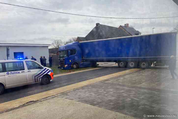 Buurt uit onvrede over gevaarlijke manoeuvres  in Beukenlaan: “Truckers keren plots om boete te vermijden”