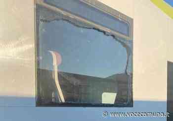 Danno fuoco ai sedili di una carrozza del treno fermo alla stazione di Iseo, fermati quattro minorenni - Radio Voce Camuna