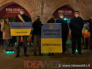 Fossano: la Città degli Acaja dice no alla guerra in Ucraina (FOTO e VIDEO) - www.ideawebtv.it - Quotidiano on line della provincia di Cuneo - IdeaWebTv