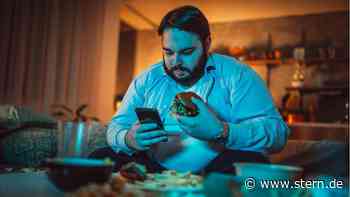 Was essen, wenn die Newslage auf den Magen schlägt? Ernährungsexpertin gibt Tipps - STERN.de