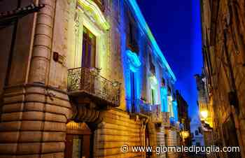 Trani, Palazzo delle Arti Beltrani si illumina con i colori della bandiera ucraina - Giornale di Puglia
