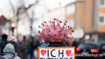 Corona-Kundgebung auf Marktplatz Holzkirchen: Wichtiges Zeichen der Solidarität oder unnötiges Aufschaukeln? - Merkur.de