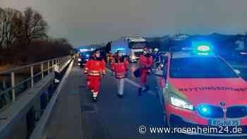 Schwerer Unfall auf der A8 bei Rohrdorf - Kleinbusse mit Kindern beteiligt