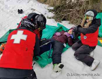 Medical students bring first aid skills to area ski resorts using Outdoor Emergency Care training - Wayne State University