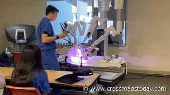 Medical staff at Citizens Medical Center demonstrates surgical system to students - Crossroads Today