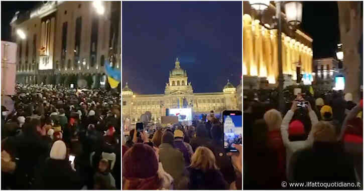 Guerra Russia-Ucraina, a Praga e a Tbilisi migliaia di persone in piazza: acclamato Zelensky in collegamento da Kiev – Video