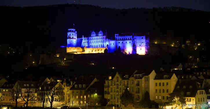 Heidelberg:  Das Schloss leuchtet blau-gelb