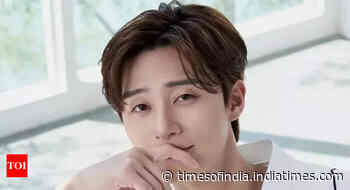 Park Seo Joon leaves for Hungary to shoot his next with IU after recovering from COVID-19 - Times of India