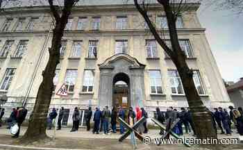 Guerre en Ukraine: "nous allons foutre les Russes dehors!"... Devant le centre d'enrôlement de Lviv, des volontaires galvanisés