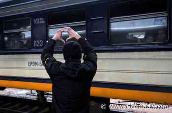 Guerre en Ukraine: Macron "extrêmement préoccupé" pour la sécurité nucléaire, Kiev en état de siège... Suivez notre direct