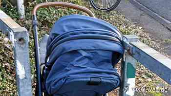 Kinderwagen passt nicht zwischen Absperrbügel in Witten - WAZ News