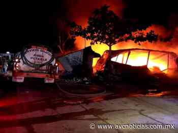 Bomberos combaten por más de 5 horas incendio en bodega de Oluta - AVC Noticias