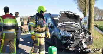 Vrouw gewond naar ziekenhuis nadat ze met auto tegen boom botst in Kerkwijk - BD.nl