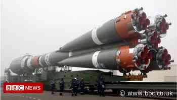 OneWeb: UK satellite firm suspends use of Russian rockets