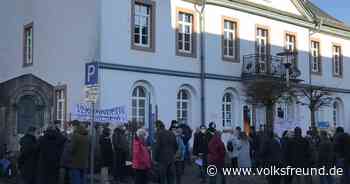 Friedensgruppe Daun demonstriert - Trierischer Volksfreund