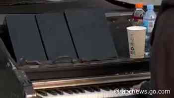 WATCH:  Man plays piano at Ukrainian-Polish border