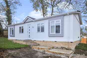 Zoopla: Look inside this two-bed park home for sale in Sidcup
