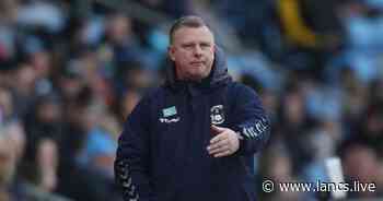 Fiery Mark Robins explains Ryan Lowe's yellow card against Coventry City - Lancs Live