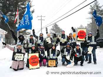 Chalk River nuclear scientists, engineers take fight for fair deal to the streets during information picket outside CNL - Pembroke Observer