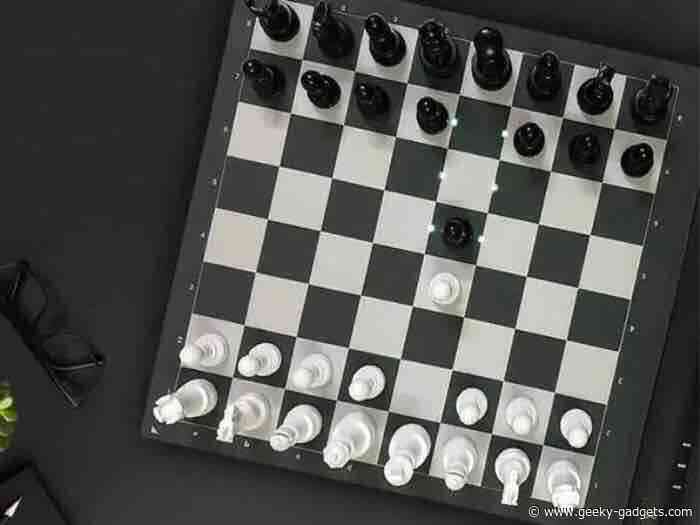 Deals: Square Off Pro World’s First Rollable Tournament e-Chessboard