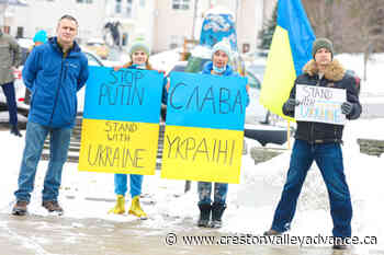 Castlegar woman organizes rally as Ukrainian hometown battered by airstrikes - Creston Valley Advance