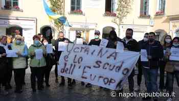 Capri, sit-in della comunità ucraina in piazzetta: "Putin assassino" - La Repubblica
