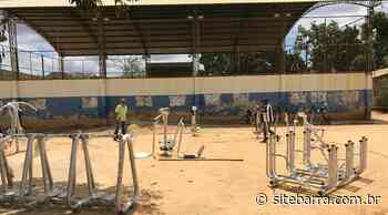 Jovem se machuca na quadra de esportes do distrito de Itaperuna e prefeitura faz interdição • SiteBarra - SiteBarra