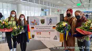 Traunstein/München: Großer Empfang für die Traunsteiner Sportlerinnen Lisa Spark und Marlene Fichtner am Fl... - chiemgau24.de
