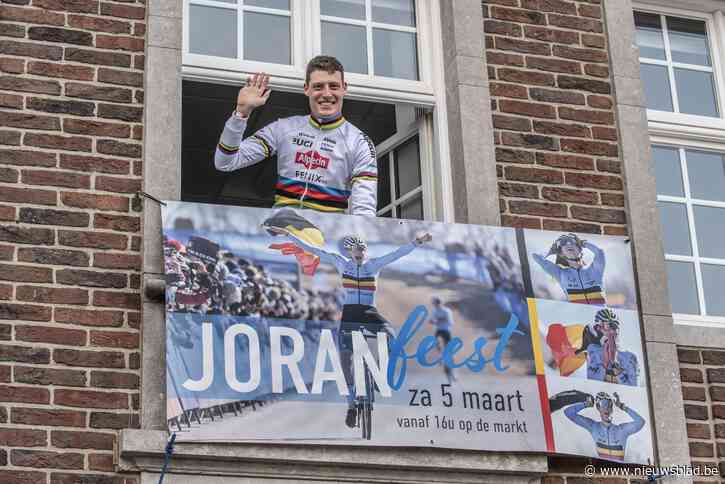 Joran Wyseure als ware volksheld onthaald op tjokvol marktplein: “Een wereldkampioen moet gevierd worden”