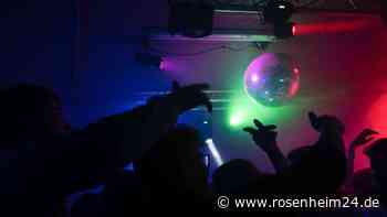 Clubs und Diskos wieder offen: Polizei muss mehrere Schlägereien beenden