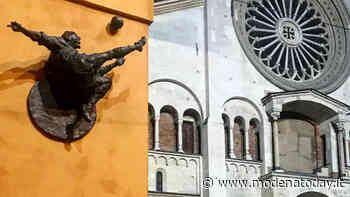La Modena nascosta | Una statua della rovesciata-simbolo delle figurine Panini - ModenaToday
