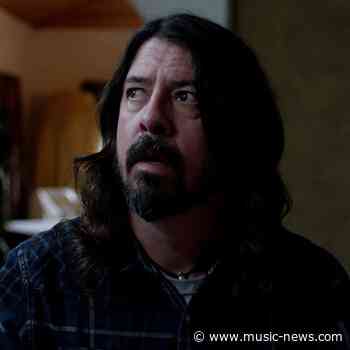 Dave Grohl easily convinced Lionel Richie to appear in Studio 666