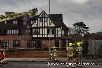 Orpington: Woman treated by ambulance crews after flat fire