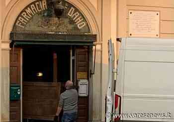 Stanno spostando gli arredi del Dahò, la farmacia storica di Gallarate - varesenews.it