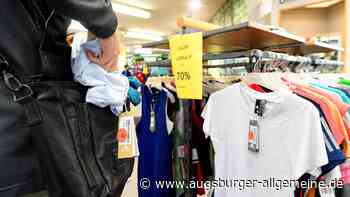 Jugendlicher klaut in Augsburger Innenstadt Klamotten und wird ausfällig