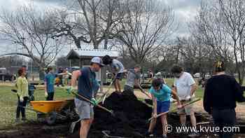 Volunteers return in-person for Austin's 'It's My Park Day' - KVUE.com