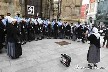 El Coro de Arratia canta por Santa Agueda en Bilbao - Deia