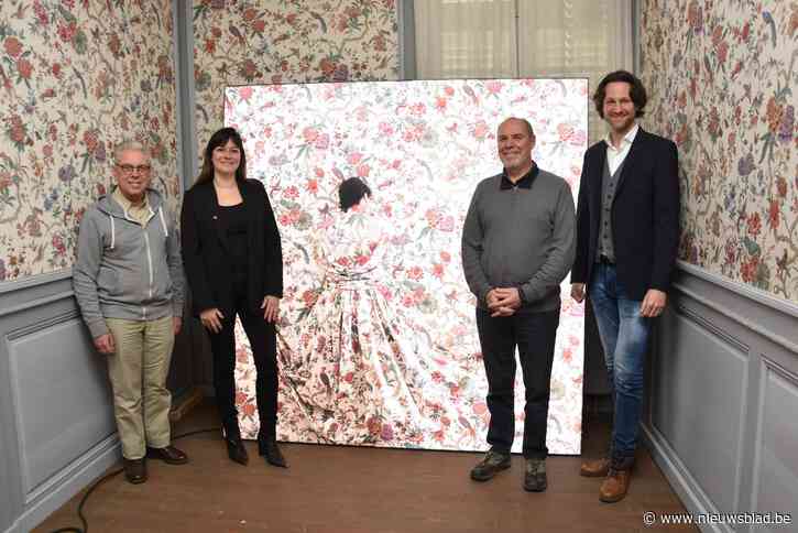 Vrijwilligers werken aan tentoonstelling ‘PRINT&PAINT. 350 jaar bloemen op katoen’
