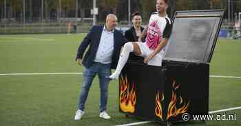YouTube-sterren kleuren Nieuwegeins sportpark blauw-geel voor Oekraïne-actie Giro 555 - AD.nl