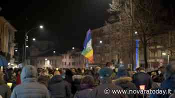 Guerra in Ucraina, in mille alla fiaccolata a Galliate. Il Comune propone il polifunzionale per i profughi - NovaraToday