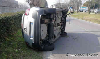 Osnago, auto si ribalta su un fianco: illeso il conducente - Lecco Notizie