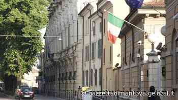 Castellucchio, litiga con i vicini di casa e aggredisce i carabinieri - La Gazzetta di Mantova