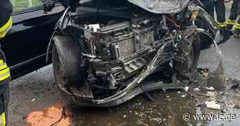 Schwer verletzt: Lagenserin wird in ihrem Auto eingeklemmt | Lokale Nachrichten aus Detmold - Lippische Landes-Zeitung