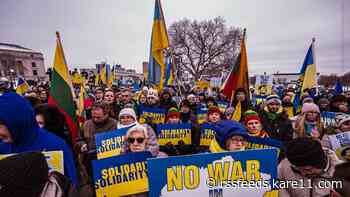 'Stand with Ukraine' rally draws hundreds to Minnesota Capitol