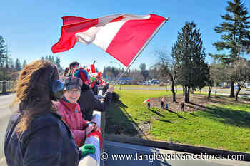 VIDEO: Anti-vaccine-mandate “freedom chain” protest on 272nd Street overpass – Langley Advance Times - Langley Advance Times