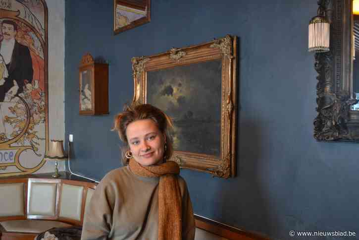 Cato (22) leerde van haar mama de knepen van het cafévak en neemt nu bekende zaak over: “Bruine kroeg waar je kan genieten van lekkere bieren, koffie en hapjes van lokale ondernemers”