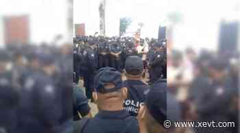 Denuncian policías de Macuspana que el Ayuntamiento no les pagará aguinaldo - XeVT 104.1 FM | Telereportaje